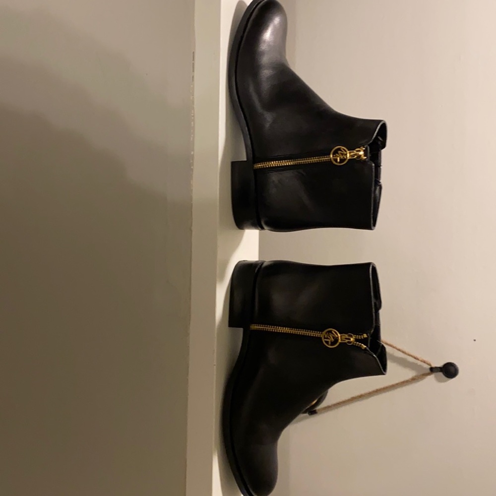 Like new!!! Michael Kors Leather Boots